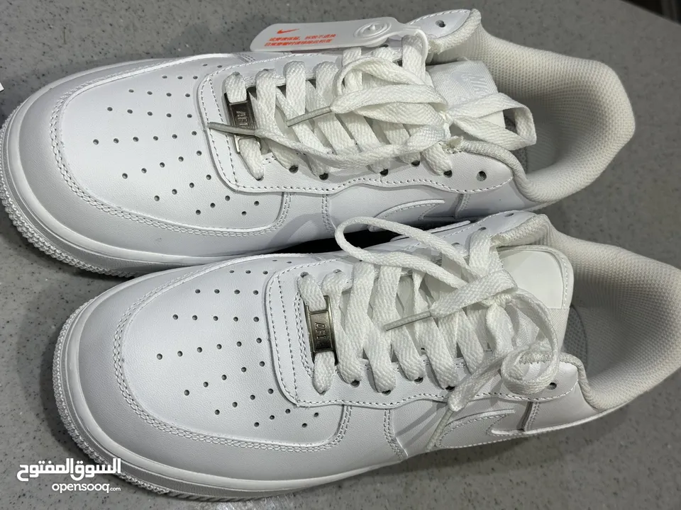 حذاء Nike Air Force 1 أبيض جديد – مقاس 43