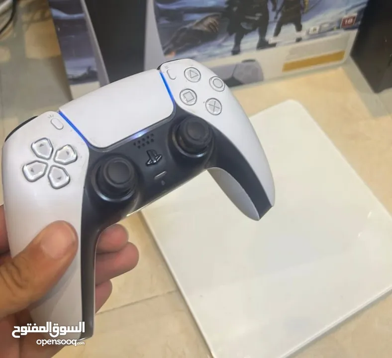 بلايستيشن 5 نسخة سي دي مع يد واحدة