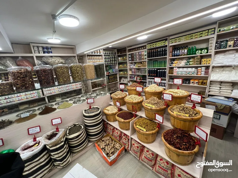 ديكور محل عطارة وماكينة قهوة شبه جديدة