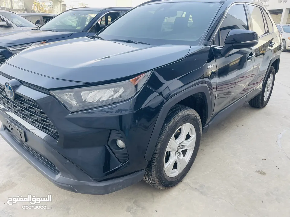 2021 TOYOTA RAV4, LE  بطاريه ليثيوووم السياره توب نضافه بصلاه على النبي