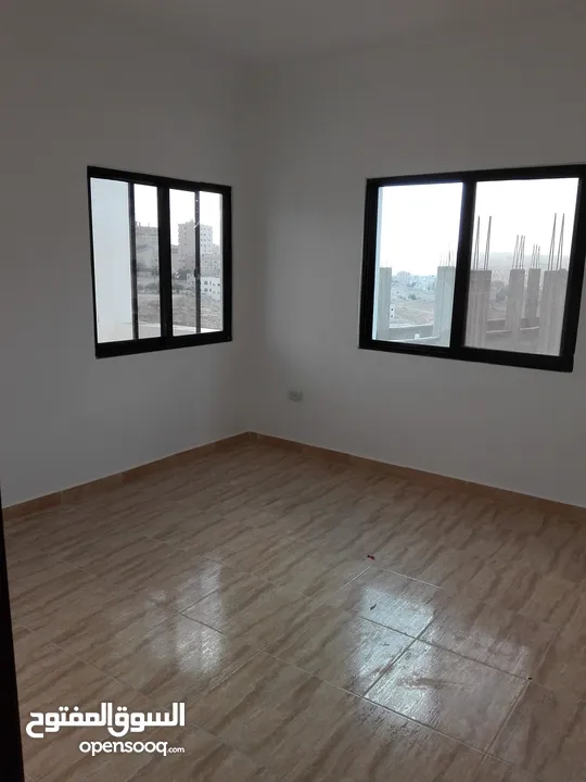 للبيع عمارة سكنية مكونة من عدة طوابق في منطقة ماركا الجنوبية