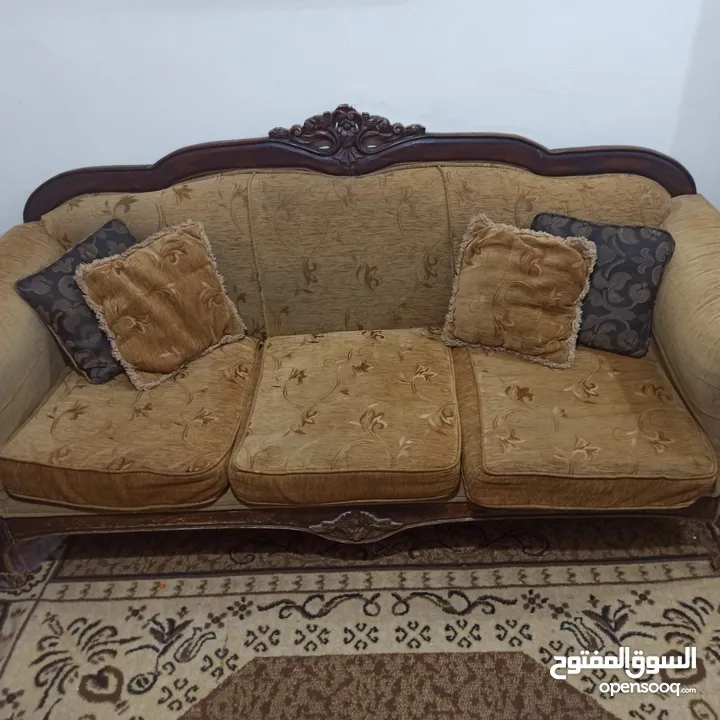 طقم كنب 10مقاعد  و سجادة مستعمل