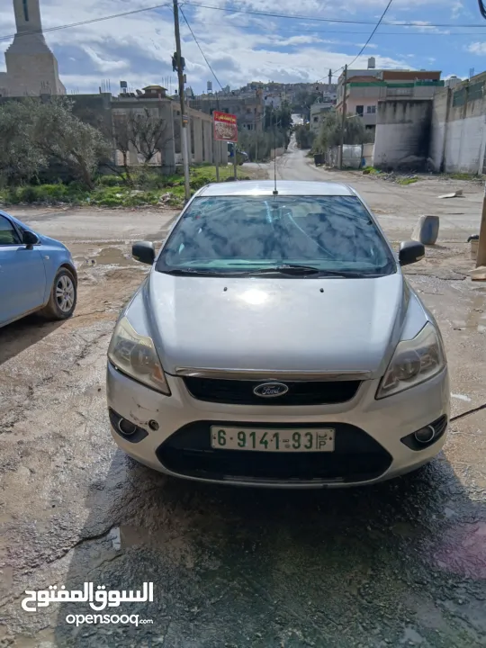 سيارة فورد فوكس صنع 2009 وستراد 2012 سيارة جيرعادي اصل اقتصادية بل بنزين فيها تامين وترخيص لشهر 9