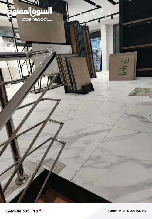 شروات بلاط مشكل داخل معرض للبيع بسعر مغري جدا وشاور حمام زجاج مع ارضيه جديد للبيع