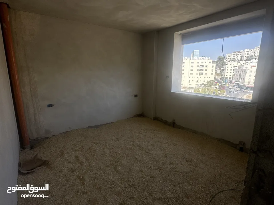 تملك شقة 93 متر تبعد 500 متر فقط عن مركز رام الله في منطقة عين مصباح