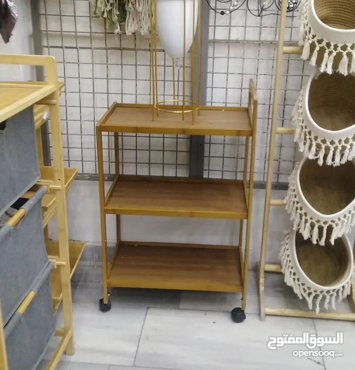 ستاند خشب  متعدد الاستعمال او بلاستيك