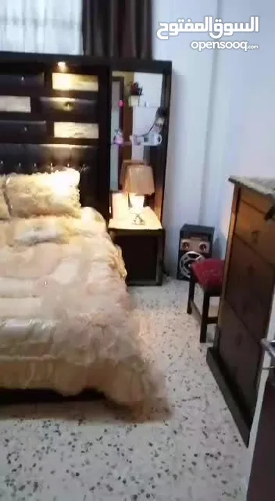 غرفة نوم بحالة ممتازة جدا استعمال عرسان نضيف للبيع بسبب السفر للبيع من دون فرشة تخت