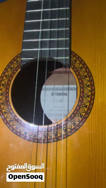 للبيع قيتار كلاسيك يماها c45