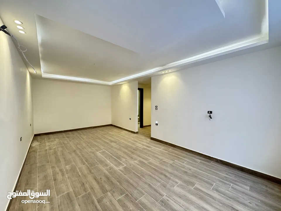 شقة طابق ارضي للبيع مساحة 240م باجمل مناطق خلدا (مشروع 113)
