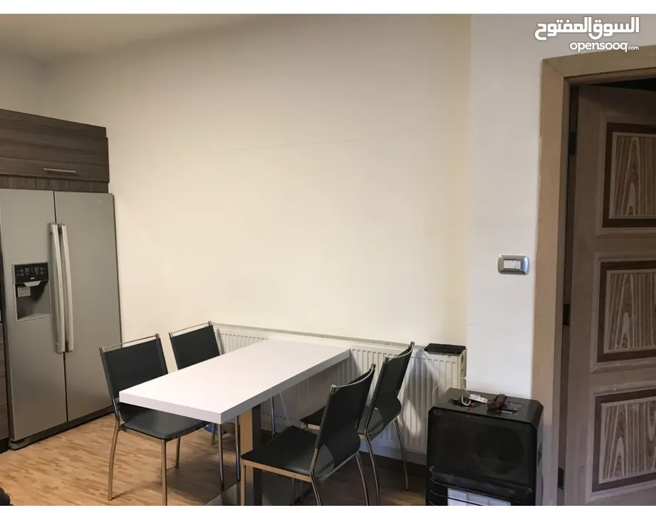 طاوله مطبخ و اربع كراسي  ثقيله ضد الساخن مع قاعده ستانلس