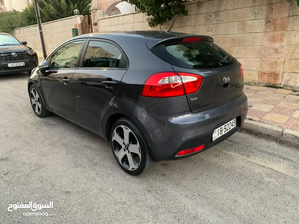 Kia Rio 2014 هاتشباك مجنط مع فتحة