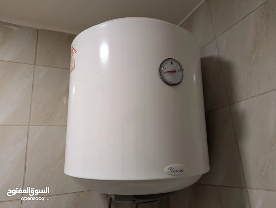 اثاث مكتبي استخدتم بسيط وبحالة الجديد