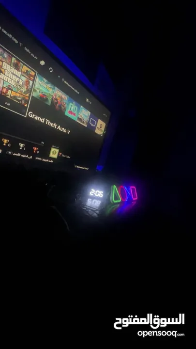 بلايستيشن 4 سليم 1 تيرا + ايدتين + 7 العاب + شاحن + سلك 3 متر HDMI للبيع في رام الله