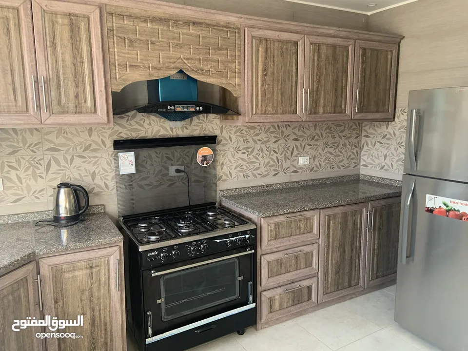 شقة سكنية طابق آخير ( الروف / شقتين )   للبيع في أجمل مواقع إربد
