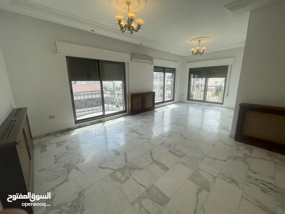 شقة غير مفروشة للايجار في الشميساني ( Property 38460 ) سنوي فقط