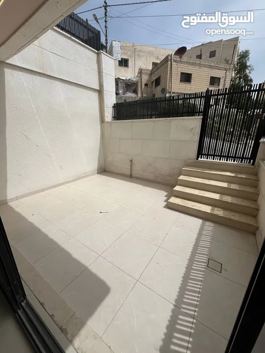 بالاقساط ارضية مع مدخل خاص في اجمل مناطق مرج الحمام و بتشطيب حديث و مميز