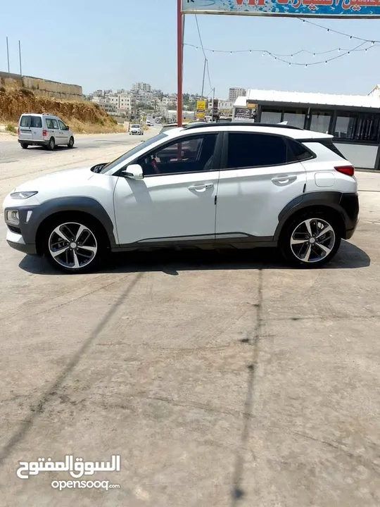 هونداي كونا 2019 فل اضافات سيارة مميزة باللون المميز الابيض العاجي وعداد قليل 50000 كيلو متر
