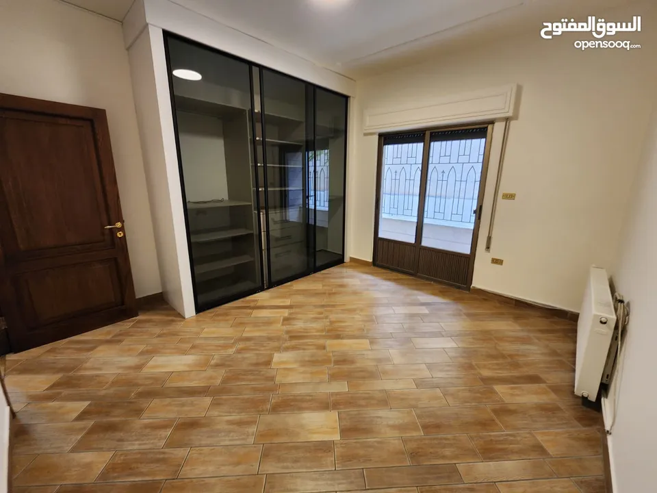شقة فارغة للبيع في عبدون - ref : 14554