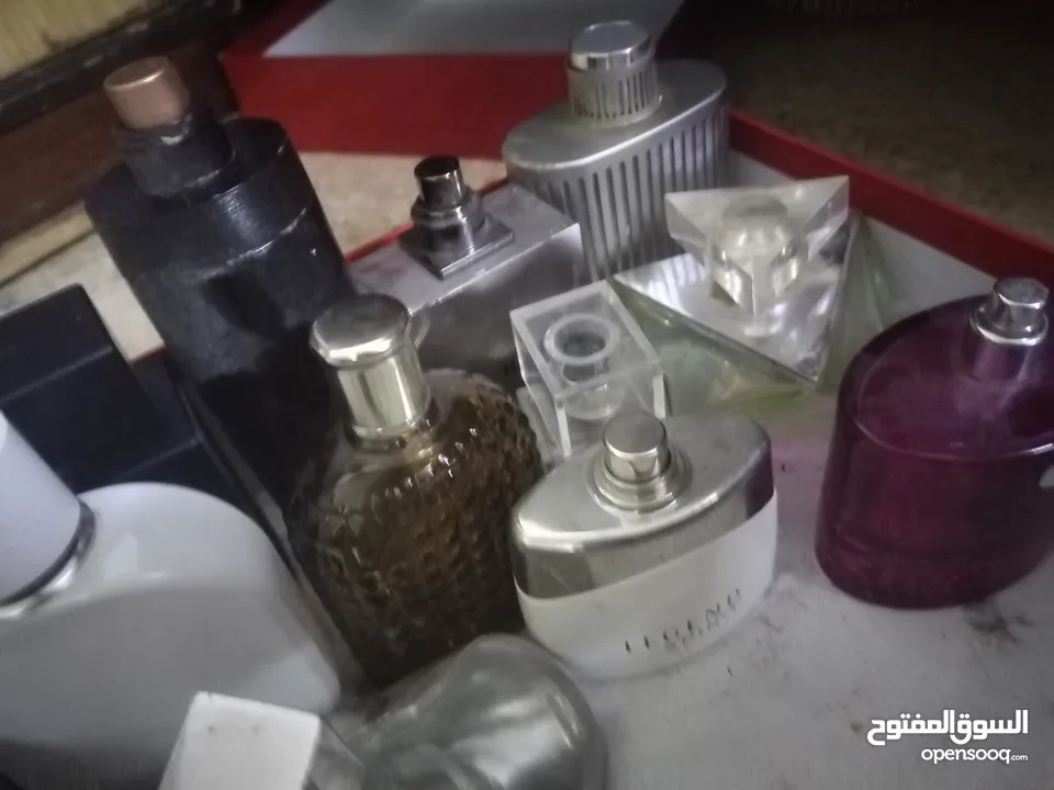علب عطور فاضيه رجاليه او نسائيه