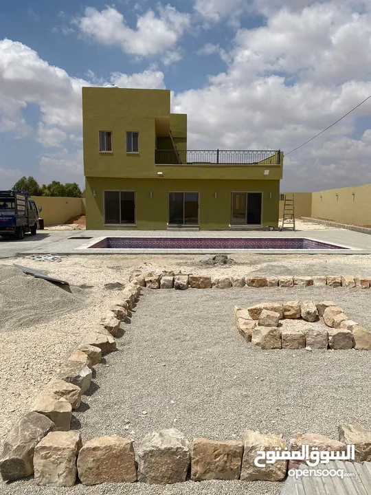 بيت ريفي وشاليه للبيع او البدل على شقة في عمان
