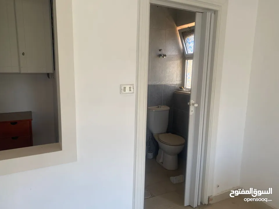 عيادة عدد 2 مفتوحين على بعض للبيع في الخالدي - REF : 45011