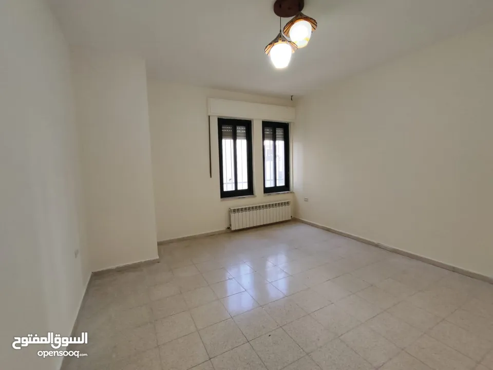شقة غير مفروشة للإيجار – الطيرة  شارع روما