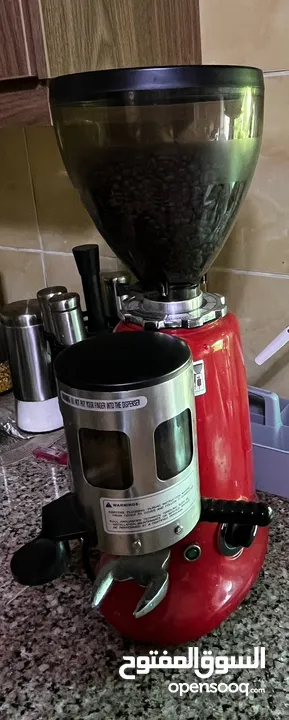 مطحنة قهوة صناعية بحالة الوكاله شبه جديده