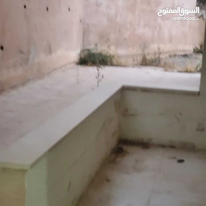 3 شقق باقي من المشروع السلط منطقة اسكان المهندسين شقق سوبر ديلوكس شبه ارضي موقع ممتاز أبراج البلقأ