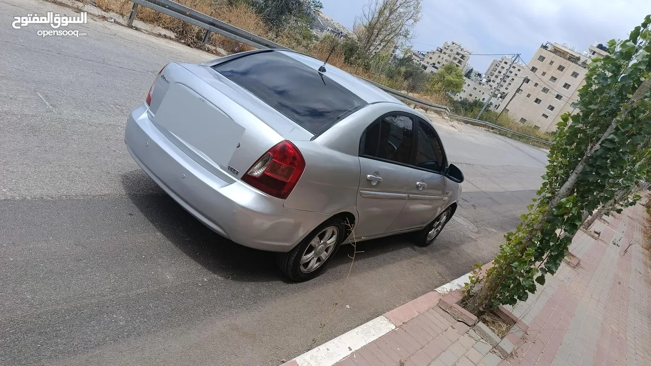 سيارة اقتصادية وبحالة ممتازة