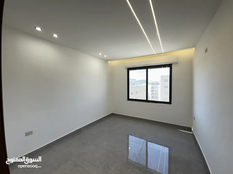 شقة فخمة طابق اخير + مع روف