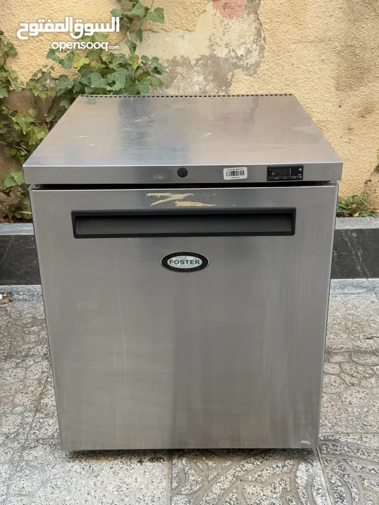 عدة مطعم و كافيه بحالة ممتازة للبيع كامل