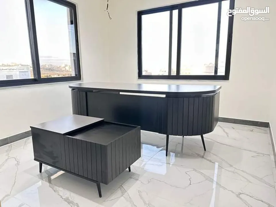 مكاتب مميزة  ارجل معدنية