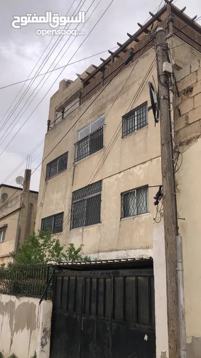 عمارة كاملة للبيع في الهاشمي الشمالي حي الزغاتيت شارع البطحاء بجوار مدرسة عين كارم