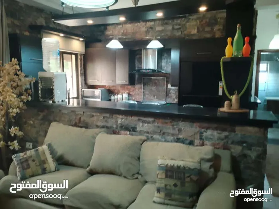 شقة مفروشة فاخرة للايجار الشهري او السنوي موقع مميز اثاث فخم قريبة تبعد 500 م3 عن بوليفارد العبدلي