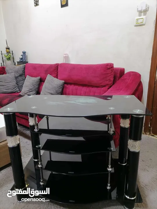 طاولة تلفاز زجاجية للبيع