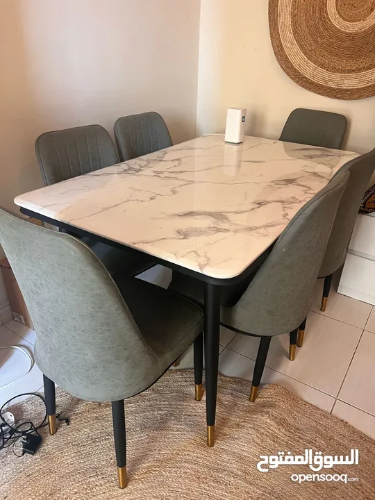 420 drhm onlyyyy  طاولة سفرة فاخره 6 مقاعد، استعمال ممتااااز dining table for 6 person excellent