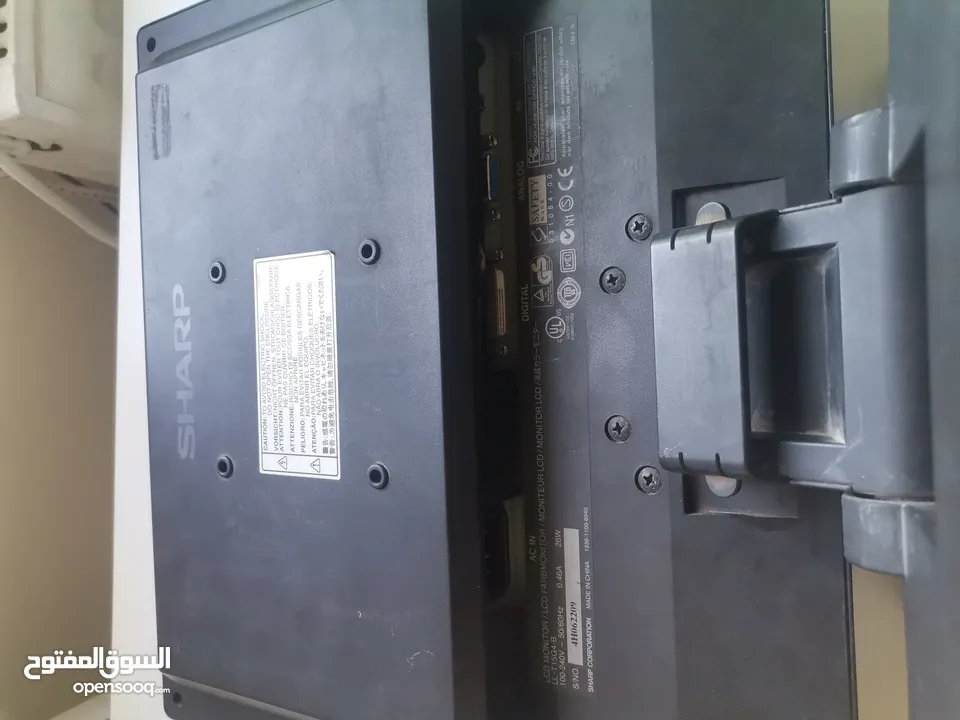 شاشة lcd مستعملة للبيع بسعر طري جدا للتواصل 8493638*77 بدون النجمة