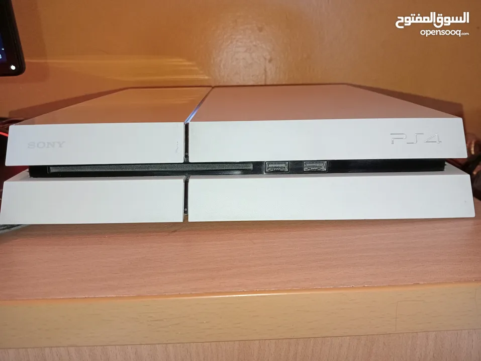 PS4 Standard Edition - White  Playstation in Great Condition