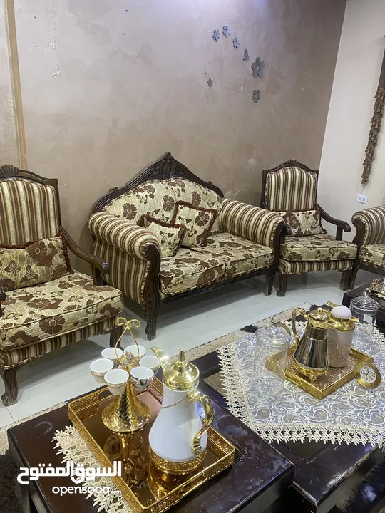 كنب ومطبخ للبيع مع برادي