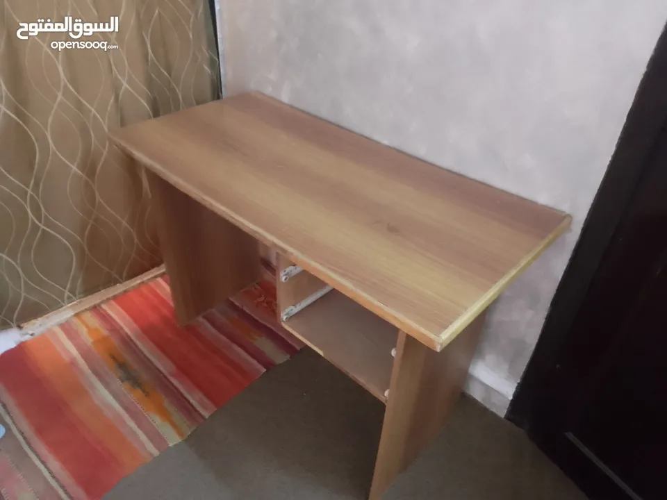 تختين مفرد وسرير اطفال حديد ومكتب خشب للبيع
