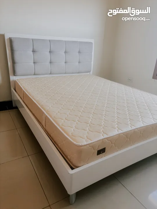 Queen bed 160x200