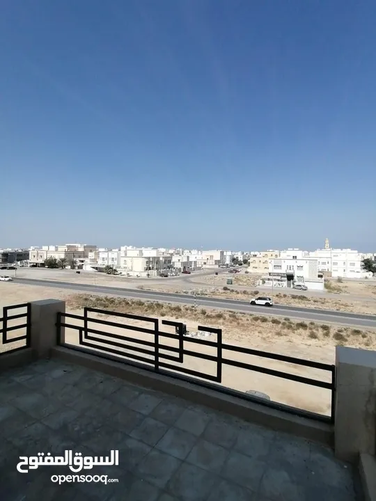 فيلا راقية للاجار بموقع ممتاز المعبيلة الثامنة Modern villa for rent