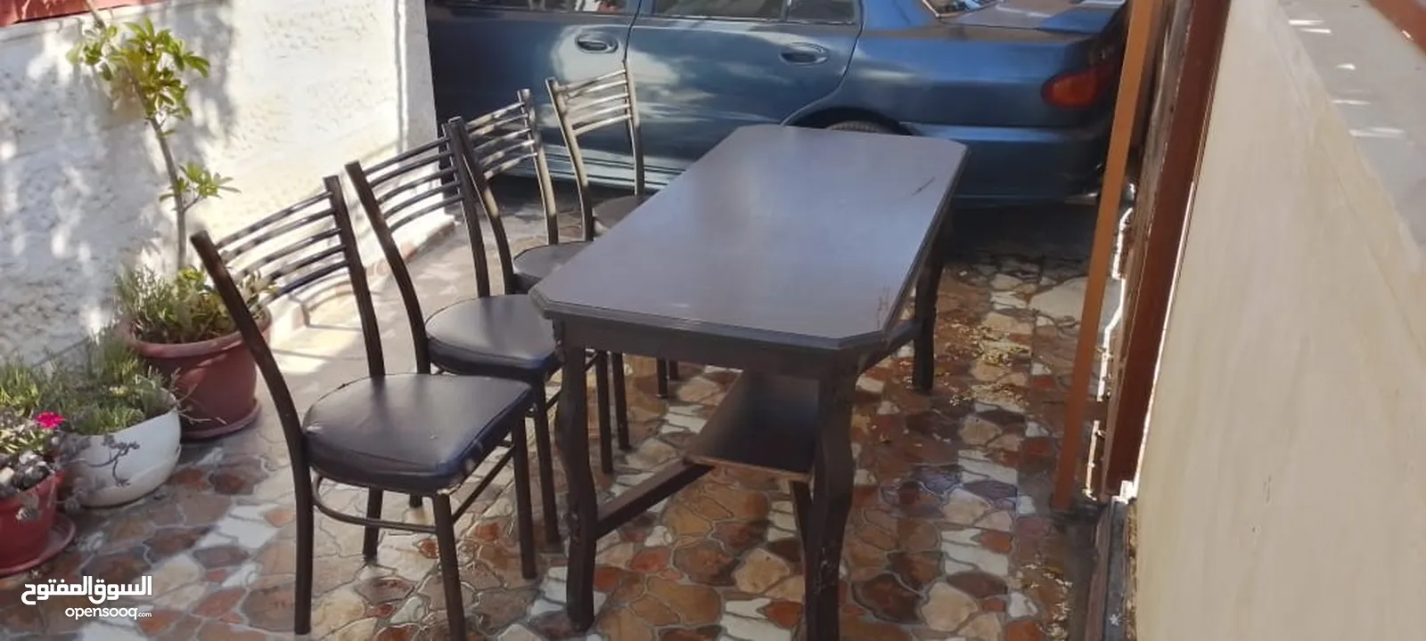 طاولة طعام