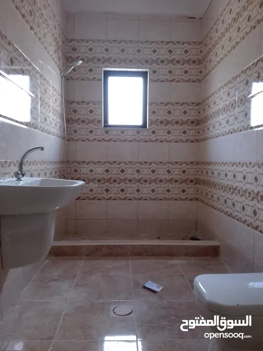 للبيع عمارة سكنية مكونة من عدة طوابق في منطقة ماركا الجنوبية