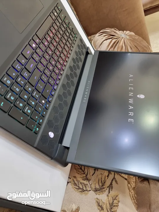 للبيع بسعر مغري ALIENWARE M18 R2