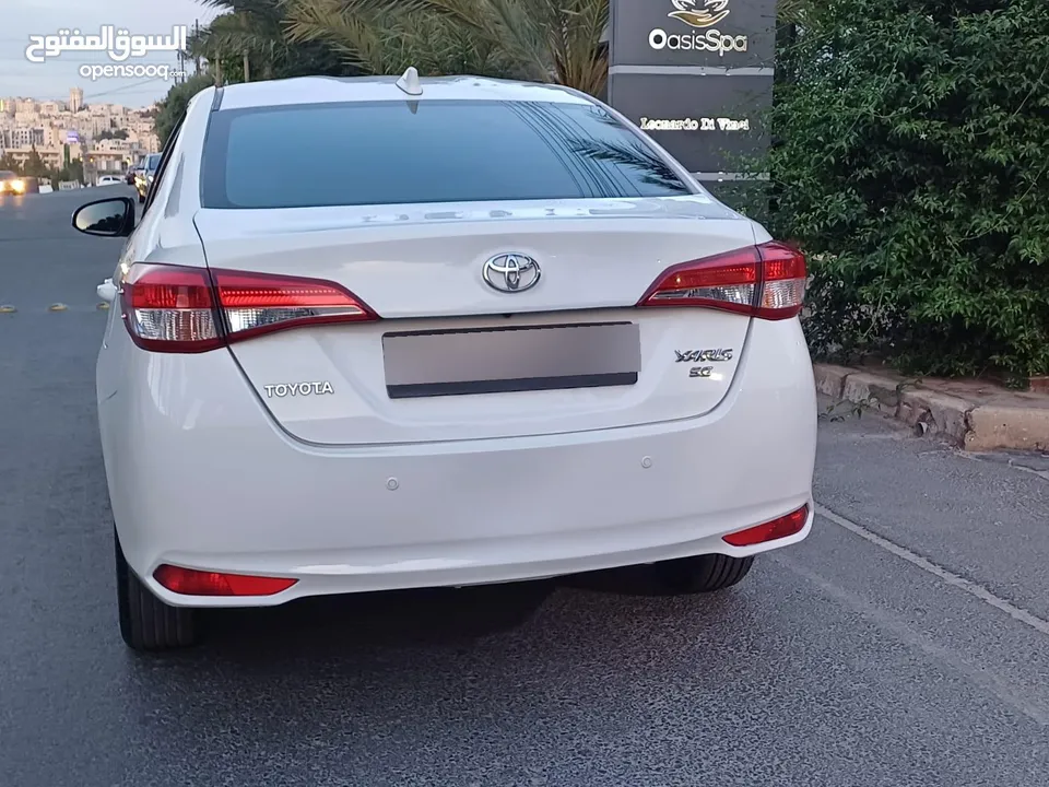 تويوتا يارس 2019   ماتور 1500cc بسعر 11500 دينار  الشكل الجديد فحص كامل 7 جيد بدون ملاحظات او قصعات