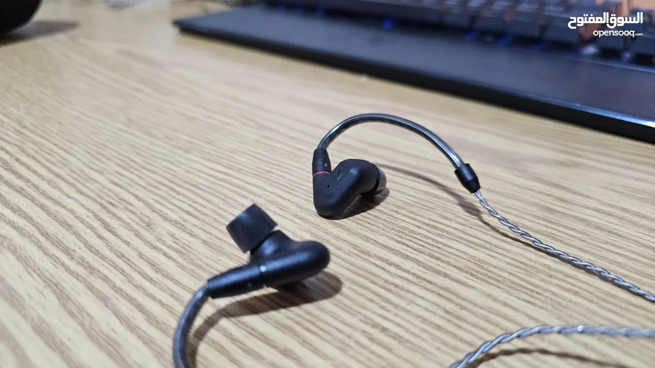 سماعات IEM فخمة جديدة للبيع sennheiser + xenns