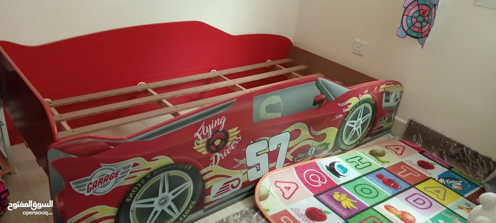 سرير شكل سيارة وسرير فردي للبيع