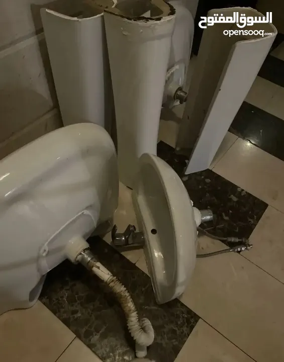 مغاسل ومرايات للبيع نظيفه