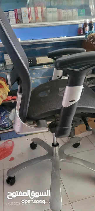 كرسي طبي ميتعمل نضيف قوي    يستخدم لامراض البواسير  يستخدم للوقايه من امراض العمود الفقري  مريح ومست